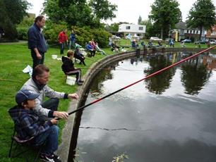 Open viswedstrijd Jeugdhengelsportvereniging Hoogezand-Sappemeer