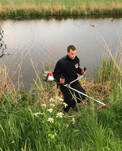 Sportvissers maaien 40 visstekken langs het Damsterdiep